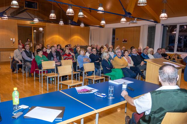 Viele interessierte Personen kamen zur Präsentation der Topothek von Klaus an der Pyhrnbahn. | Foto: Christian Kerbl
