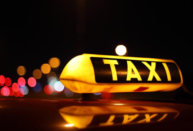 Nach dem Feiern lieber das Taxi nehmen. | Foto:  philipus/PantherMedia