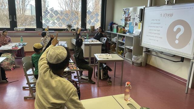 In der Zwi Perez Chajes Schule wurde das Projekt "Likrat" präsentiert als auch mehrere Schulklassen besucht. | Foto: Kathrin Klemm