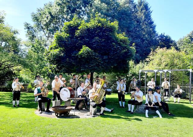 Beim "Häuserspielen" | Foto: Musikverein Blasmusik Windigsteig