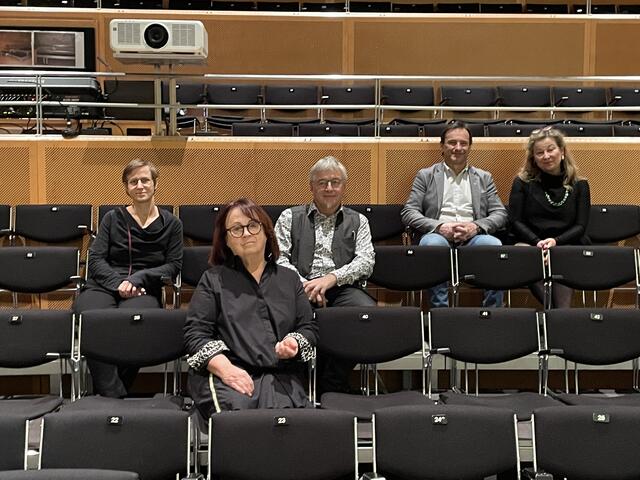 Bei der Programm-Präsentation im Greith-Haus: Ruth Haselmaier-Gosch, Senta Roth, August Kürbisch, Bgm. Franz Silly und Isabella Holzmann. | Foto: Susanne Veronik