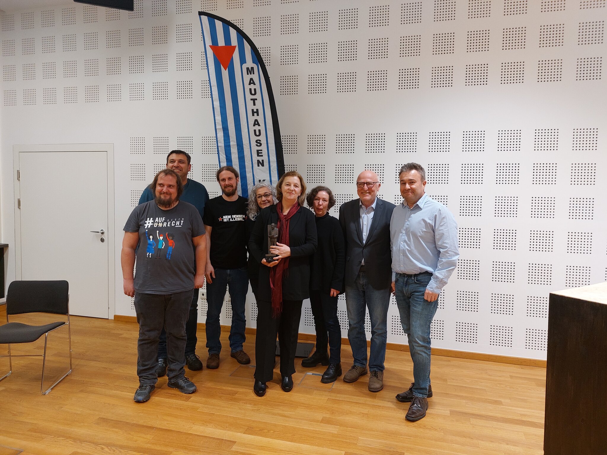 Für Flüchtlingsarbeit: Volkshilfe Vöcklabruck erhält Le-Caër-Preis ...