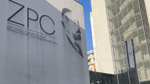 Die Zwi Perez Chajes Schule (ZPC) wurde 1984 in der Simon-Wiesenthal-Gasse eröffnet. Sie ist nach Rabbiner Zwi Perez Chajes benannt, der 1919 das erste jüdische Realgymnasium in Wien gründete. | Foto: Kathrin Klemm