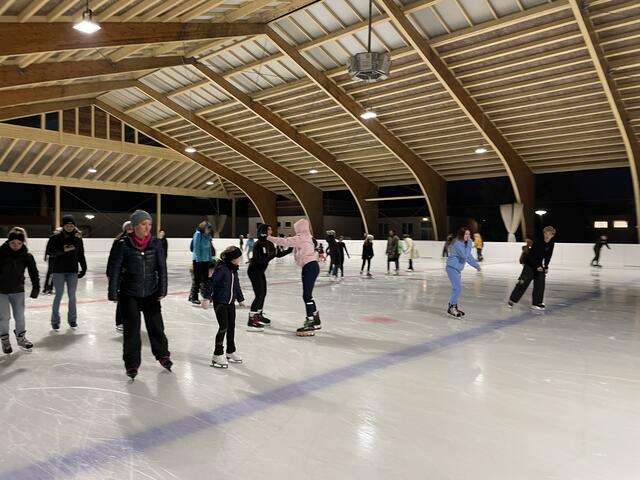 Eislaufen in Traiskirchen. | Foto: Pirzl