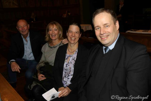 Dr. Fritz Müller-Wernhart mit Monika Kraml und StR Markus Naber mit Gattin Regine waren diesen Abend klassisch unterwegs.