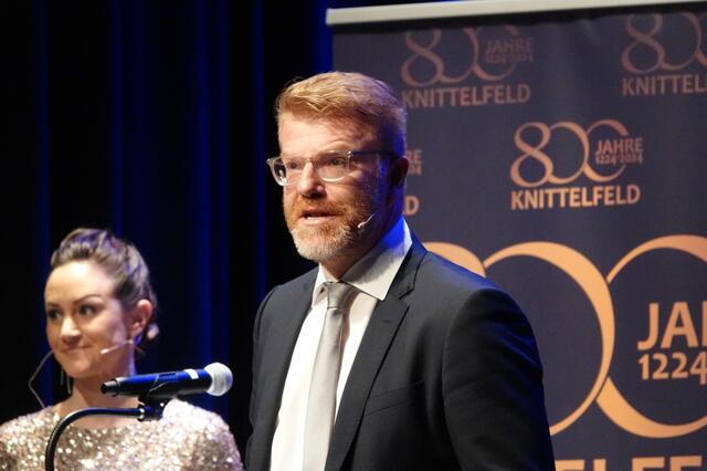 Hausherr Harald Bergmann eröffnete mit seiner Ansprache nach den einleitenden Worten der Moderatorin offiziell den Abend.
