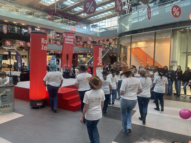 Am Freitagnachmittag wurde im Atrio getanzt. | Foto: MeinBezirk.at