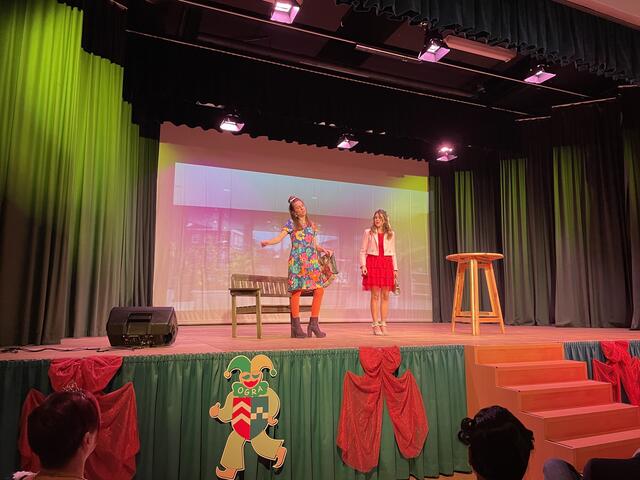 Die Dorftrastchn sind wieder einmal über alle hergezogen.  | Foto: Martina Schweller