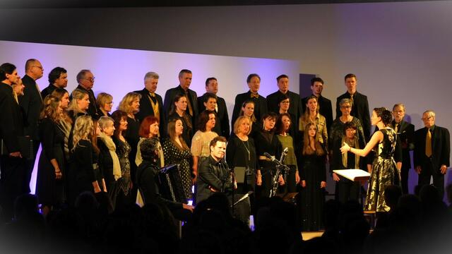 Der Heimatklang Bach brillierte bei seinem Neujahrskonzert im Museum Liaunig vor über 500 Gästen mit vielfältigem Chorgesang und wunderbarem Chorklang. | Foto: Foto: W. Pleschberger
