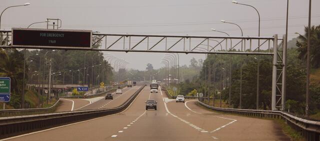 Ein 37-jähriger Österreicher ist bei einem Verkehrsunfall in Sri Lanka ums Leben gekommen. Der Transporter, in dem der Mann unterwegs gewesen war, kollidierte mit einem Lastwagen. | Foto: Unsplash / Dithira Hettiarachchi