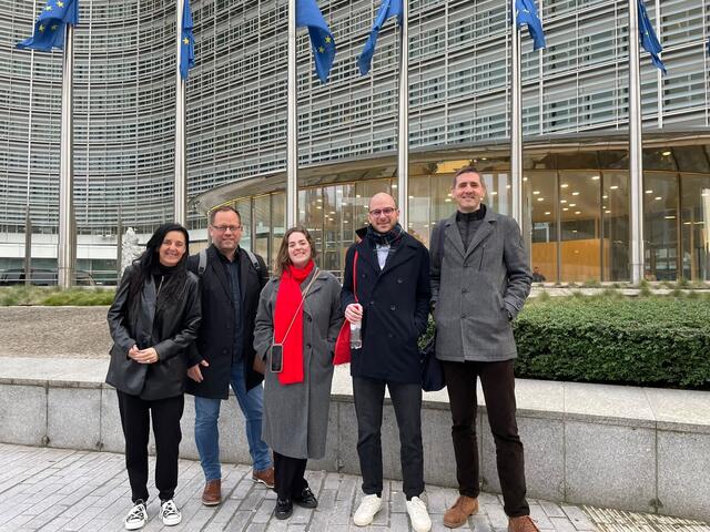 Das Team der Regionalmedien beim Besuch in Brüssel.