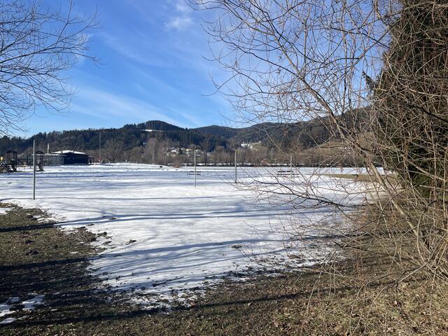 Der Freizeitsee Krieglach: noch liegt Schnee. Sobald es die Witterungsbedingungen zulassen, wird mit den Umbau bzw. Aufbauarbeiten begonnen.  | Foto: Koidl