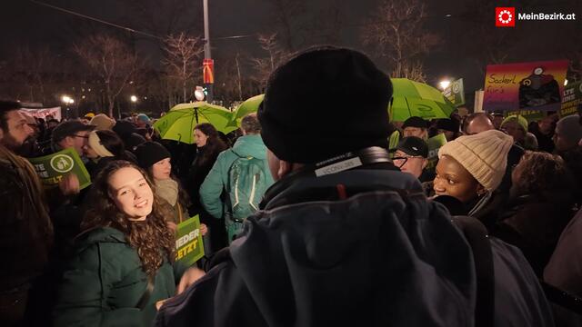 Auch Lena Schilling (Grüne) ist vor Ort. | Foto: Gillian Scharf/RMA