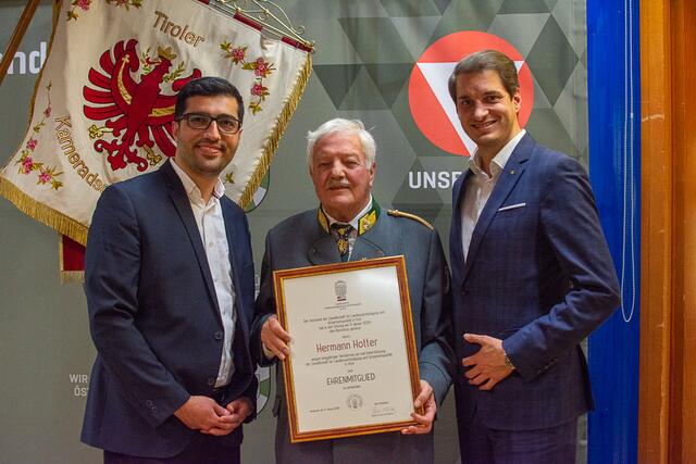 Die Wörgler Stadtführung mit VzBGM Kayahan Kaya und BGM Michael Riedhart (re). Und dem neuen ÖGLS-Ehrenmitglied Hermann Hotter | Foto: TKB
