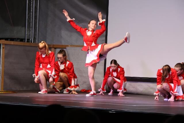 Die junge Damengarde beeindruckte das Publikum.