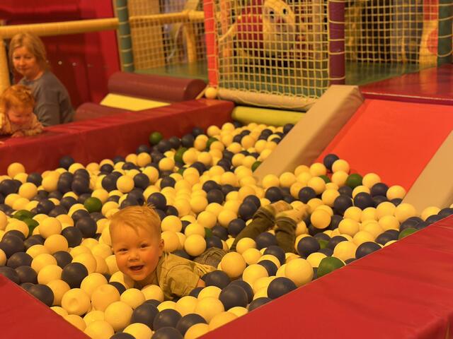 Das Bällebad war für Matthias genau die richtige Sache! | Foto: Kahrer