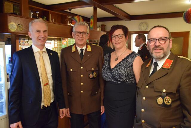 Bürgermeister Michael Strasser, Karl Lechner und Manuela, Engelbert Seiser.