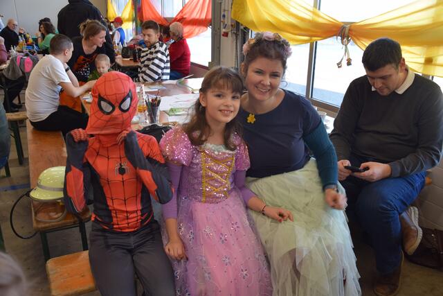 Alexander und Olivia mit Mutter