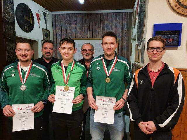 Gerald Rumetshofer (2.), Lorenz Egger (1.), Georg Scherscher (3.). Luftgewehr BM 2024 in St. Georgen/Gusen. Allgemeinde Klasse Herren.  | Foto: Schützenverein Pabneukirchen