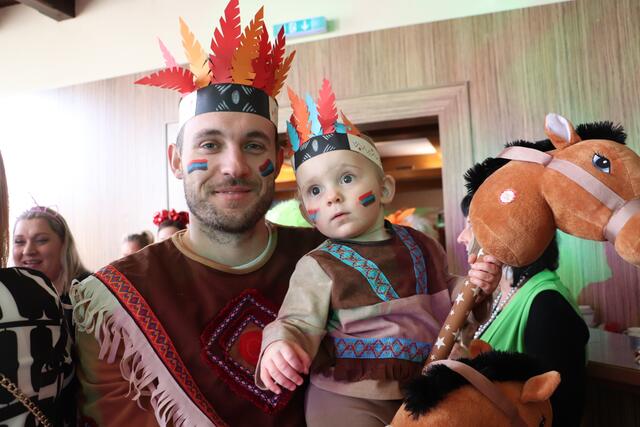 Stolzer Häuptling und ein kleiner Indianer | Foto: Edith Ertl