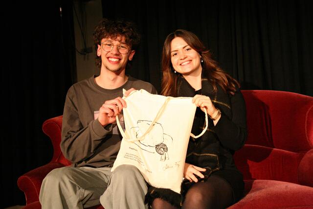 Nathan der Nice und Tamara Stocker entschieden das friedliche Wortgefecht für sich. Die beiden Bestplatzierten durften sich über eine vom Publikum befüllte Tasche freuen.