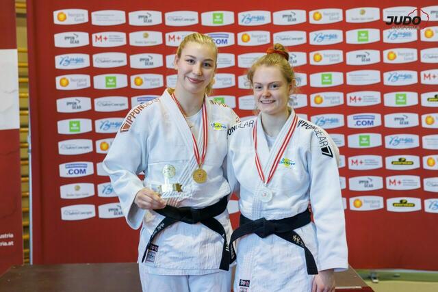 Magdalena Mayrhofer vom ASKÖ Fairdrive Leonding (l.) ist neue Österreichische Judo-Meisterin U23 in der Gewichtsklasse -63kg. Emma Rieder (r.) ist neue Vize-Meisterin -52kg.  | Foto: Judo Austria/Oliver Sellner