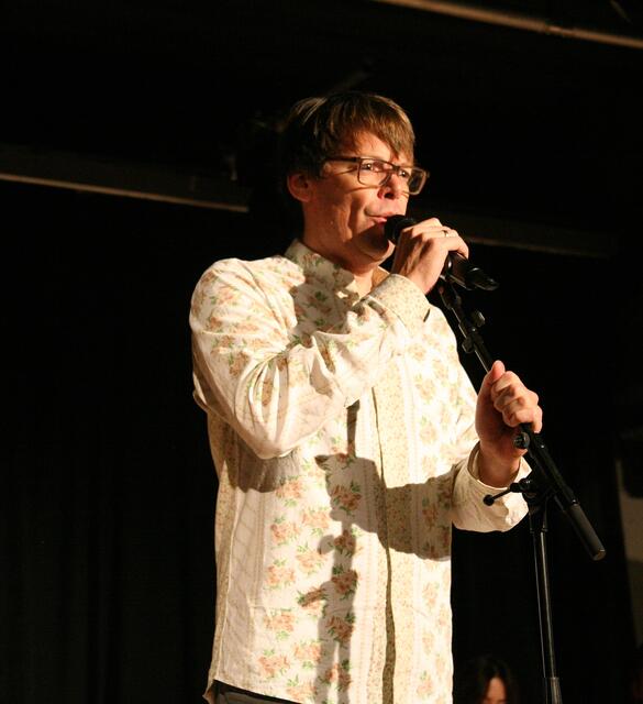 Markus Köhle, der Urvater der österreichischen Poetry Slam Szene, führte das Publikum mit viel Witz und Schlagfertigkeit durch den Abend.