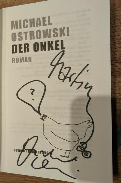 Kreativ zeigte sich Ostrowski auch beim signieren. | Foto: Martin Ropatsch