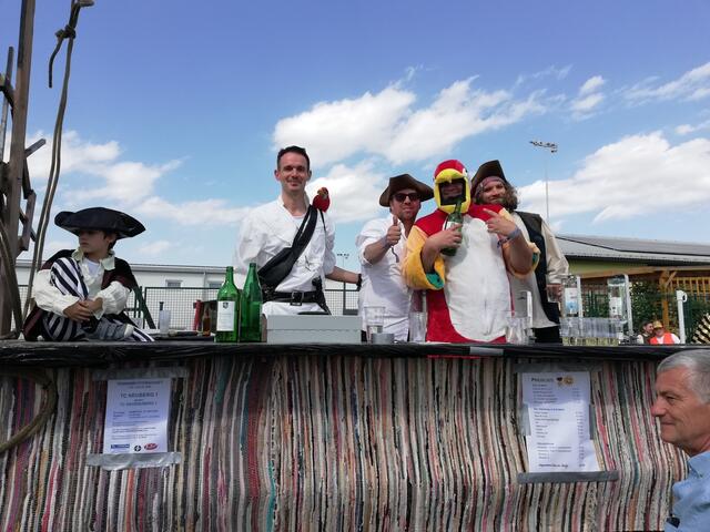 Am Samstag, dem 3. Feber, setzen sich Faschingsumzüge in Neuberg (Bild), Heiligenbrunn und Oberdrosen in Bewegung. | Foto: Karl Knor