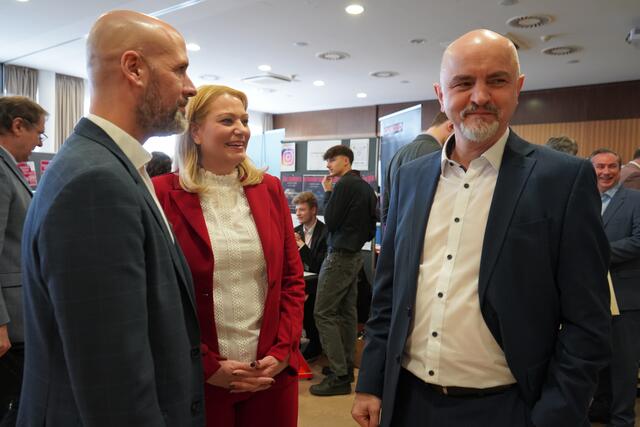 HAK-Direktor Hannes Schmid, SPÖ-Landesrätin Daniela Winkler und Landesbildungsdirektor Heinz Zitz | Foto: Andrea Glatzer