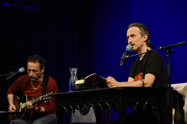 Michael Ostrowski mit Gerald Votava bei der Lesung. | Foto: Martin Ropatsch