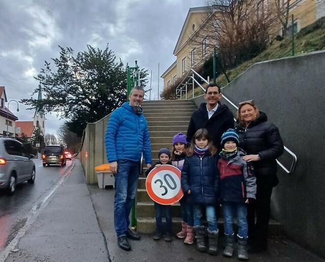 Roland Honeder, Matthias Cernusca und Maria Theresia Eder fordern im Sinne der Kindersicherheit eine 30er Zone. | Foto: Stadtgemeinde Klosterneuburg