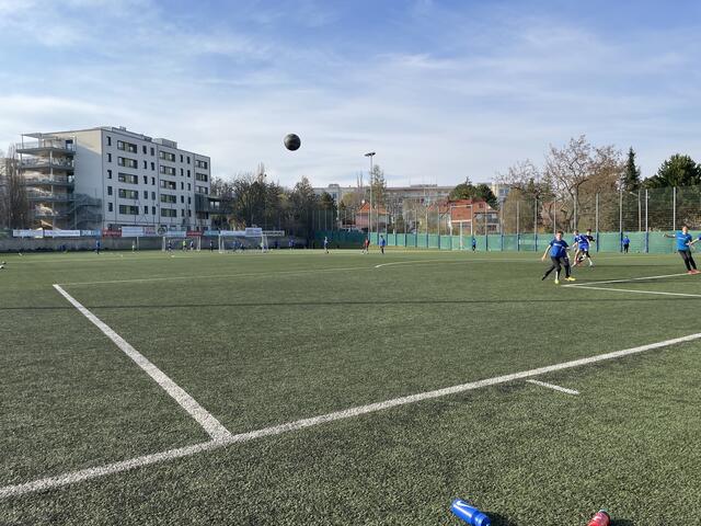 Fußballplätze wie dieser bei der Siedlung Hermweswiese sind in Hietzing Mangelware. | Foto: Kautzky