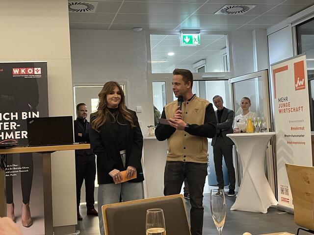 Vera Groiß (Frau in der Wirtschaft) und Marco Milani (Obmann Junge Wirtschaft).  | Foto: Karin Bayr