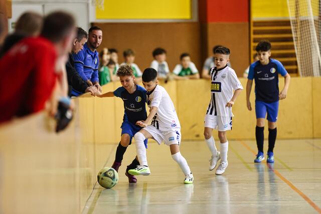 Bandenzauber vom Feinsten: Die Spieler zeigten in der Leondinger Rundhalle, was in ihnen steckt. | Foto: Reischl