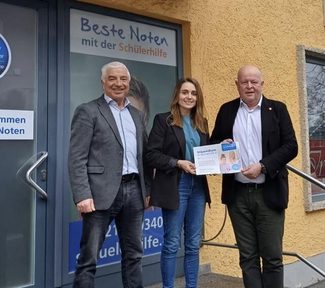 Hermann Bernhofer, Stefanie Kendler, Bürgermeister von Seekirchen am Wallersee, Konrad Pieringer | Foto: Schülerhilfe