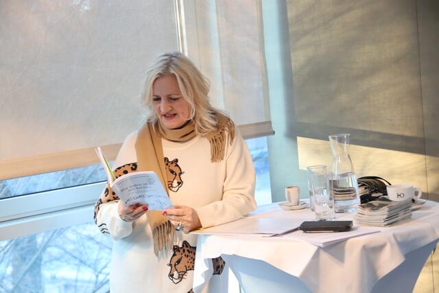 Autorin Dagmar Grieshofer las gleich ein Rezept vor. | Foto: RegionalMedien