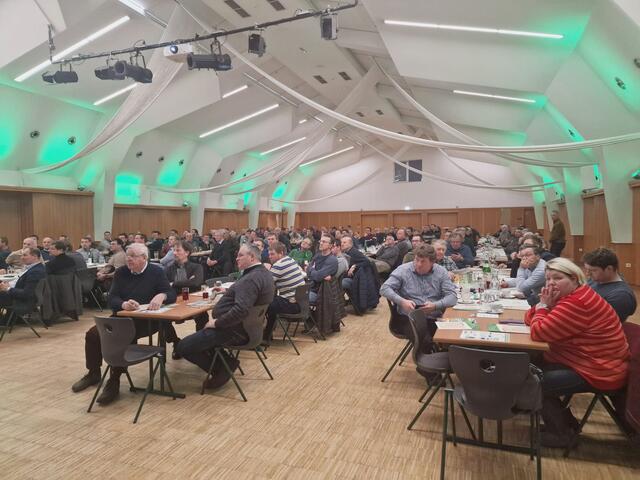 Zahlreiche Landwirtinnen und Landwirte kamen zu den Agrartagen des Lagerhaus Amstetten. | Foto: Lagerhaus Amstetten