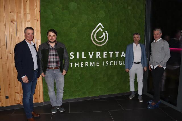 Thomas Köhle (GF TVB Paznaun-Ischgl), Mathäus Tschiderer (GF Bergbahnen See), Günther Zangerl (Vorstand SSAG) und TVB-Obmann Alexander von der Thannen.  | Foto: Elisabeth Zangerl 