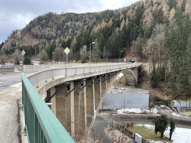 Die Talbrücke in Judenburg ist zwar in die Jahre gekommen, aber noch tragfähig. | Foto: Verderber