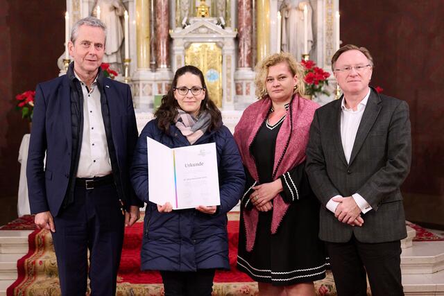 Ordensklinikum-Geschäftsführer Stefan Meusburger, die neue Oberärztin Birgit Bachleitner-Krenn sowie die Ärztlichen Direktoren Elisabeth Bräutigam und Michael Girschikofsky. | Foto: Ordensklinikum Linz