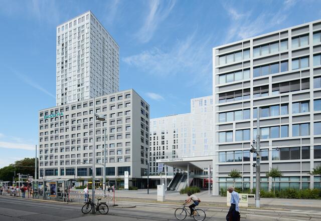 Aufsichtsratsvorsitzender Markus Neurauter sagt: "Die Anteile am Vienna TwentyTwo konnten zu fairen Konditionen erworben werden. Die ARE hat proaktiv und schnell gehandelt und damit einen drohenden, sehr kostspieligen Baustopp mit allen negativen Konsequenzen verhindert, wie wir ihn momentan leider viel zu oft in der Branche beobachten müssen." | Foto: Lukas Schaller