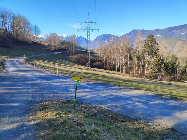 links lacht uns die Rax an, aber wir gehen rechts weiter... | Foto: I.Wozonig