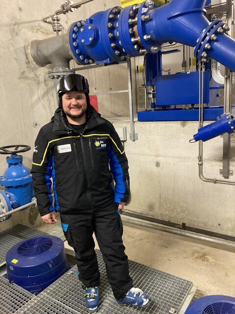 Mathäus Tschiderer bei der Kraftwerksbesichtigung.  | Foto: Elisabeth Zangerl 