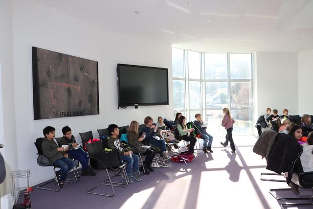 Im Anschluss an die Eröffnung wurden die Kinder bestens im Sitzungssaal verpflegt. | Foto: Elisabeth Mederle