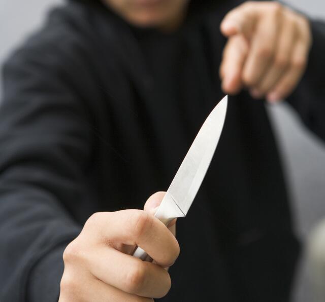 Bei einem Streik zückte einer der Männer ein Messer. | Foto: Symbolfoto: Monkeybusiness/panthermedia.net