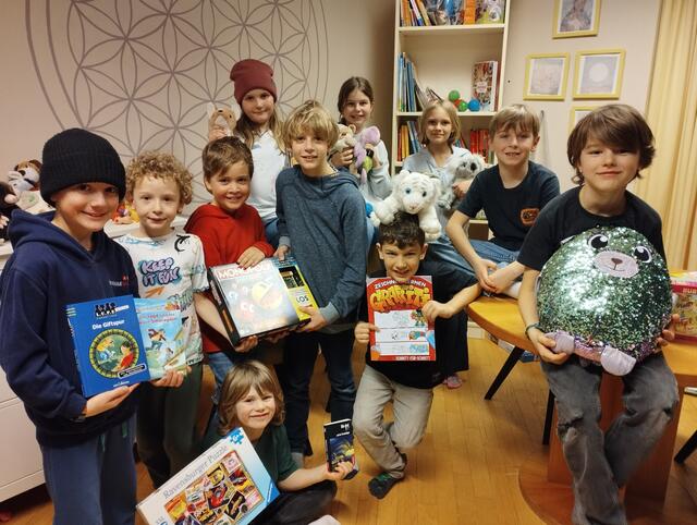 Die Kinder freuten sich sichtlich über die "alten" neuen Spielsachen. | Foto: Pfarre Saggen