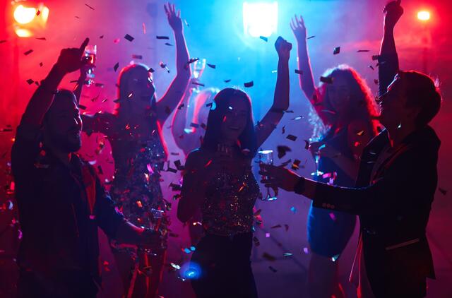 In Braunaus Diskos läuft es vergleichsweise gut. Dennoch bemerken die Betreiber eine Veränderung zu früher. | Foto: panthermedia.net/pressmaster