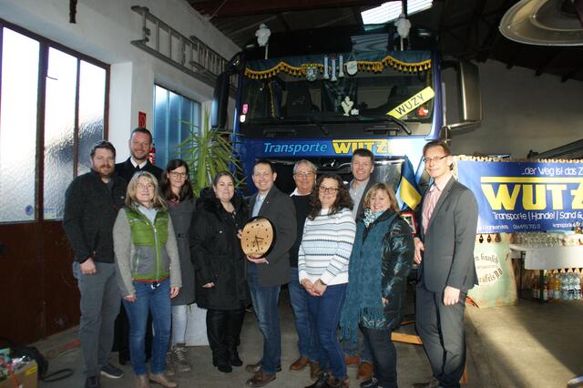  v.l.: GR Anton Hofegger, Pater Altmann Wand, GGR Luise Doppler, GGR Traude Tuder, Angelika, Christoph, Gerhard und Renate Wutzl, Bgm. Herbert Winter, GGR Elisabeth Wieland-Widder, Bezirksstellenleiter Mag. Gernot Binder;
  | Foto: Marktgemeinde Frankenfels