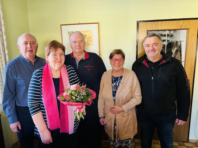 Foto v.l.n.r.: Gemeinderat Hermann Höchtl, Margarete Schreibelreiter, Johann Scheibelreiter, Bürgermeisterin Josefa Geiger, Gemeinderat Hannes Sprengnagl | Foto: Marktgemeinde Sieghartskirchen
